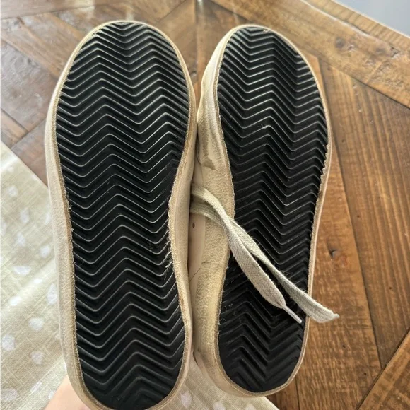 Golden Goose Off-White Sneakers with Gray Details - Picture 5 of 5